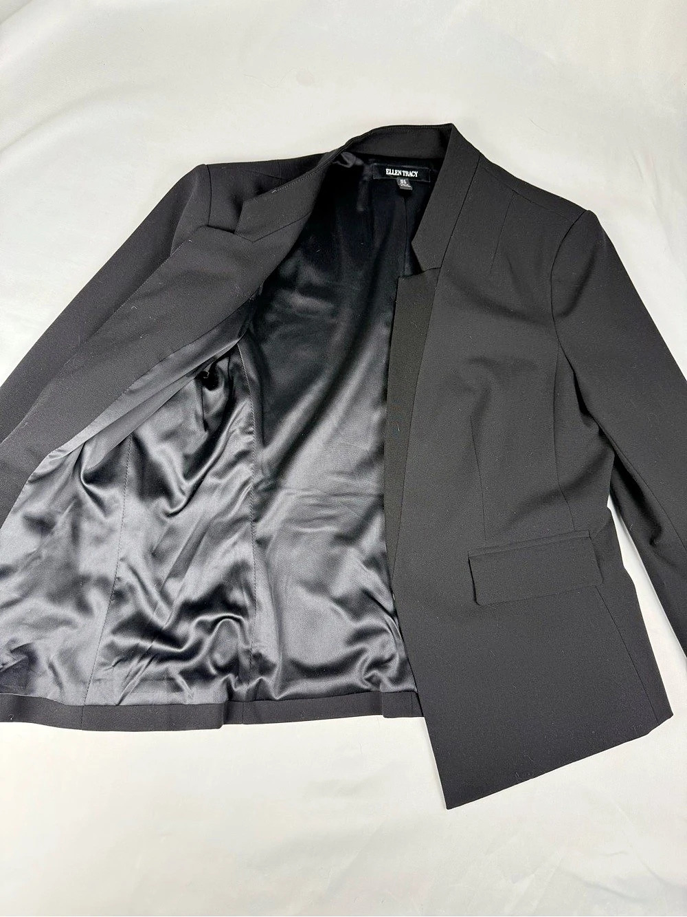 Eileen Tracy Black Blazer Size 8 Like New